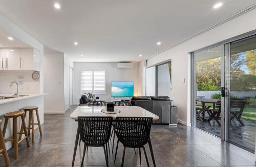Dicky Beach Apartment | 1 - 5a Coochin Street, Dicky Beach - 200m To Beach