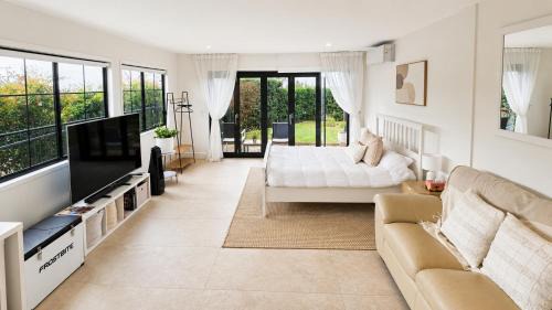 Flaxton House | Cielo Flaxton, Newly Renovated Luxury Accommodation with Ocean and Iconic Views