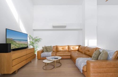 Fortitude Valley Apartment | Hidden Oasis! 2Bed/2Bath/1Car ~ 5mins to CBD