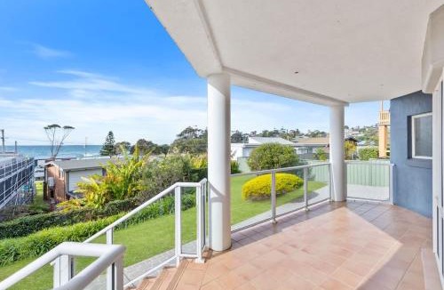 Malua Bay House | Sunrise on the Bay Managed by Batemans Bay Accom