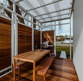 White Sands Boat Rental | The Floathouse - Floating tiny home on the Murray