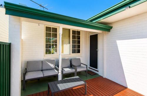 Geographe House | Spring Comes Easy at Coast Haven