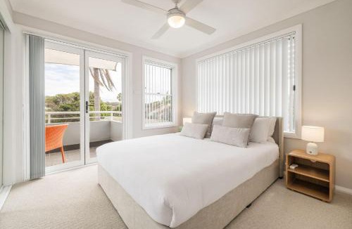 Fingal Bay House | Sandcastles 1, 8 Ala Moana Way - air conditioned townhouse with Wi-Fi and Complex Pool