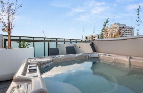Phillip Apartment | Stylish 1-Bedroom Gem a 6-Minute Walk to Westfield with Parking