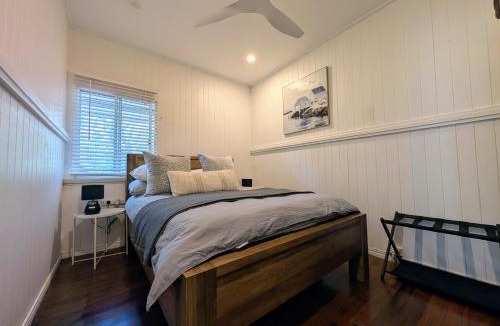 Peregian Beach Cabin | Lake Weyba Noosa Lodge & Kangaroos