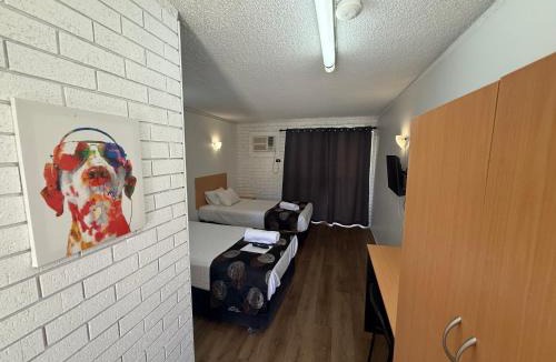 Midland Hotel | Budget Motel