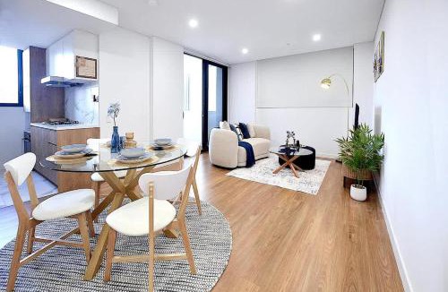 Burwood Apartment | Central Burwood 2Beds Walk to Westfield & Train