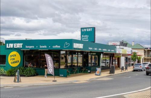 Sorell House | Spacious 3BR Family Home Near Hobart Airport & East Coast