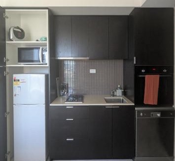 South Yarra Apartment | South Yarra Studio - Free Parking, Gym & Balcony Views