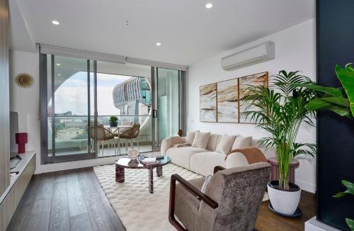 Port Melbourne Apartment | The Halo Port Melbourne Bay and City Views
