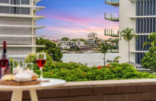 Teneriffe Apartment | Dune Designer 2 Bedroom Apartment with River Views Parking Pool