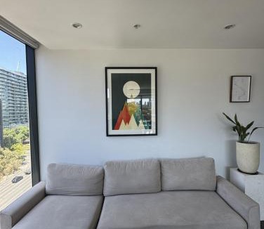 South Melbourne Apartment | Light-Filled Apartment with City Views, Office & Parking
