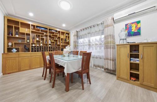 Sefton House | Spacious 4BR House for 10 Guests Free Parking Near Olympic Park