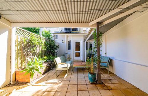 Glebe Apartment | 4BR Glebe Home Near Sydney Fish Market w Parking