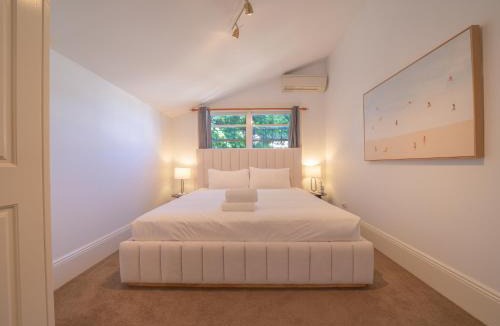 Glebe Apartment | 4BR Glebe Home Near Sydney Fish Market w Parking
