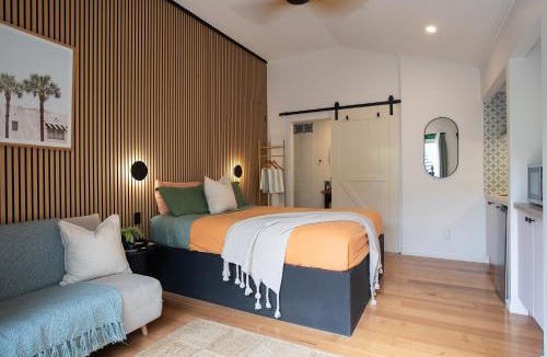 Suffolk Park Apartment | Alcorn Garden Studio - Dog friendly 2 mins walk to beach