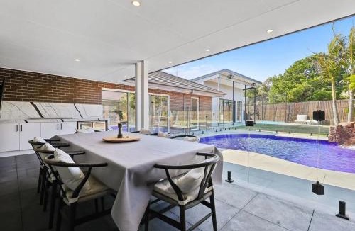 Craigieburn House | Resort-style family retreat with pool & gym