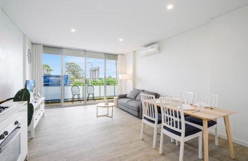 Warwick Farm Apartment | Liverpool 2Br 6ppl near Train Shopping Hospital
