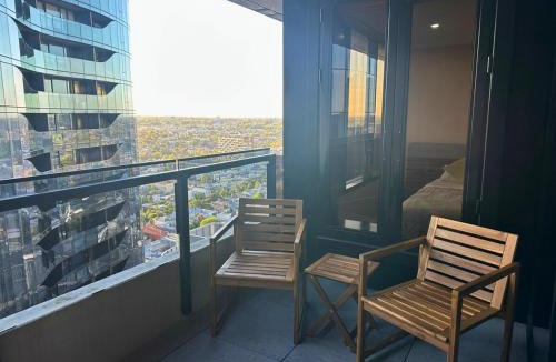 South Yarra Apartment | Sky-High 2BR with 1 Parking - Heart of South Yarra
