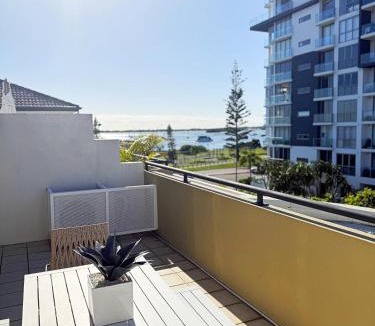 Labrador Apartment | Sandcastles On The Broadwater