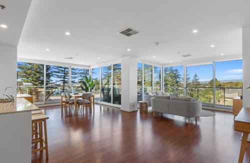 Glenelg Apartment | Stylish 2-Bed with Terrace 3-min Walk to Beach