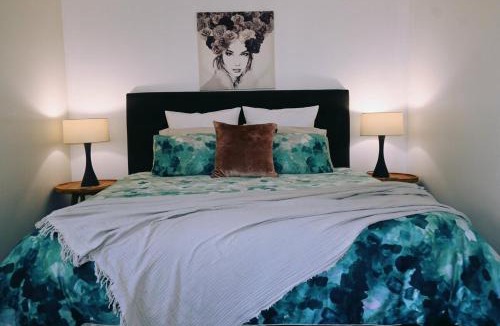 Nabiac House | Escape the noise and slow down at Riverdance for your luxury river stay