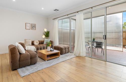 Glen Waverley House | Boutique Townhouse near The Glen by Live Local