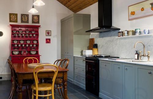 Castlemaine House | The Georgian House - Heritage Luxury Retreat