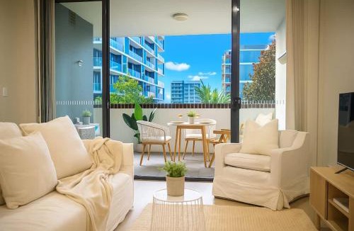 Wollongong Apartment | Coastal Bliss Retreat - King Bed Luxury - Secure Underground Parking