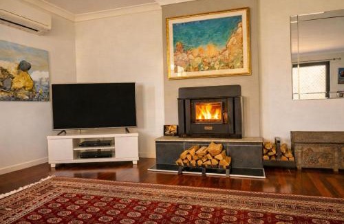 Wentworth Falls House | Blue Mountains charm with Spa!