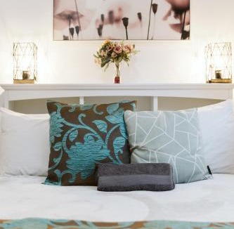 North Maleny House | Wallaby House at On Burgum Pond