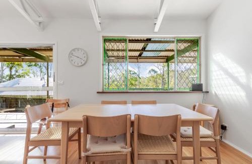 Moruya Heads House | Bush to Beach Family & Fur Coastal Retreat