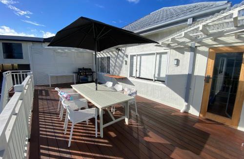 Lake Heights House | Dog friendly home with spectacular views of Lake Illawarra