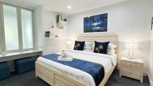 Palm Cove Apartment | Stunning Top Floor Apartment Views to Palm Cove