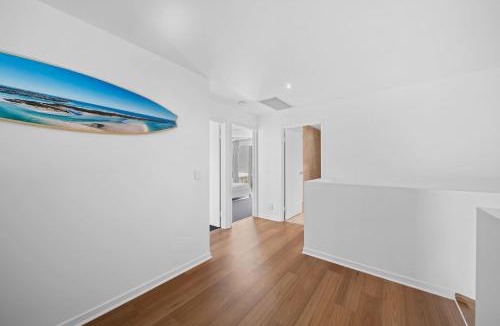 Pelican Waters House | Pet Friendly Canalhouse - Pontoon, Pool & Pizza Nights