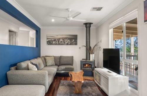 Ninderry House | Hinterland Tranquil Escape with Beautiful Views