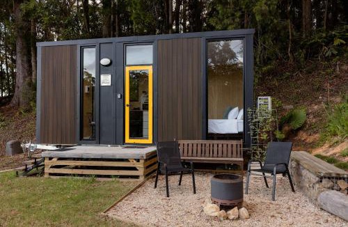 Lower Beechmont House | Saddle House by Tiny Away