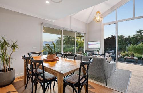 Kangaroo Valley Villa | Ralphies Villa 2 bed 2 bath with Valley views