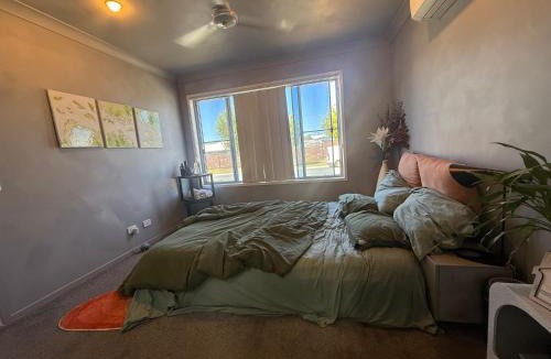 Mango Hill House | Private Master Suite with Ensuite at Mango Hill Home