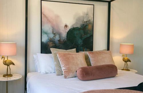 Newtown House | Urban Getaway Whole Home 6BR 5BA, Sauna, Ipswich