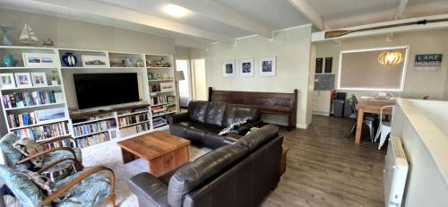 Sanctuary Point House | Greville Getaway by Book Jervis Bay - Waterfront Family Stay Sleeps 10