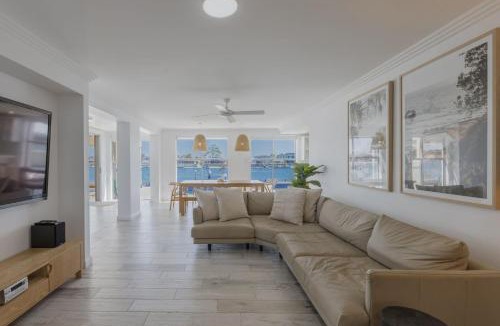 Yamba House | Tecoma 3 - Most Popular Waterfront with Private Pontoon - Holiday Yamba