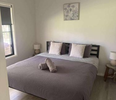 Landsborough House | Rural Self Contained 3 bedroom Cottage on acreage,