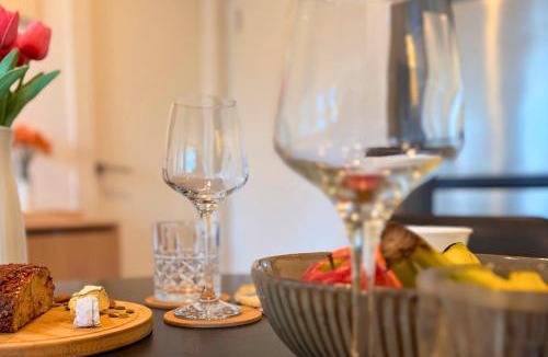 Brunswick Apartment | Rooftop CBD View, Stylish Apartment, Heart of Brunswick