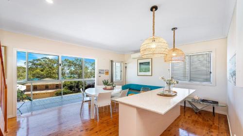 Pretty Beach House | 'Pretty Beach Bay Vista' by HolidayCo
