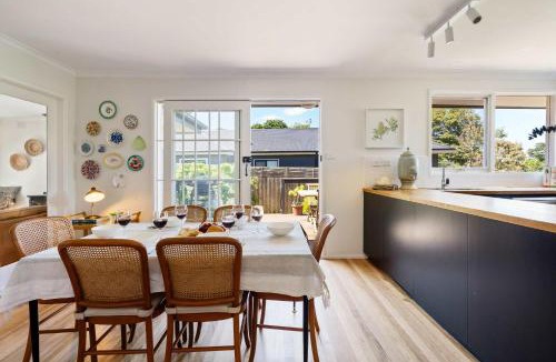 Balnarring House | Wildwood Cottage - Village Beach Wineries