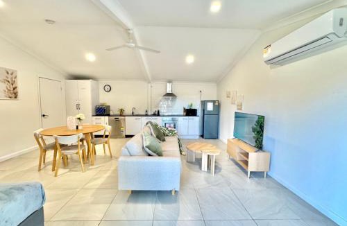 Belmont House | Spacious Belmont Granny Flat Easy Access to CBD & Bayside