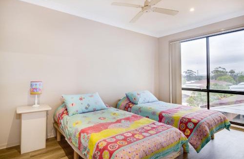 Sussex Inlet House | Hill Top Water and Bush Views