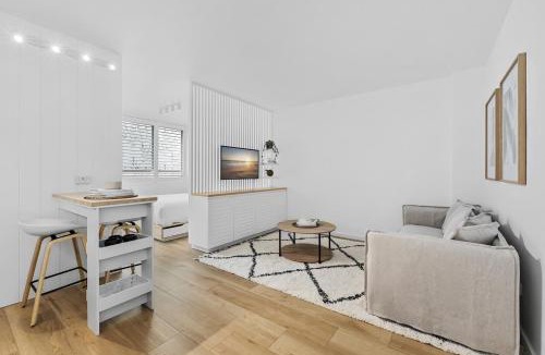 Bondi Junction Apartment | Studio3 Chic Bondi Abode with Pool & AC