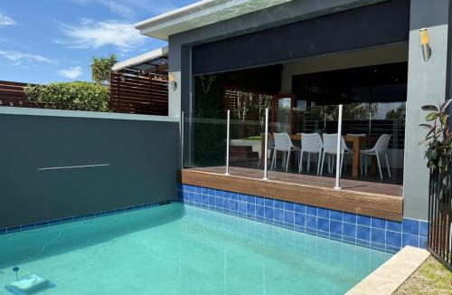 Ocean Reef House | 23 Coastline 3-Level Luxe Home Theatre &Pool House